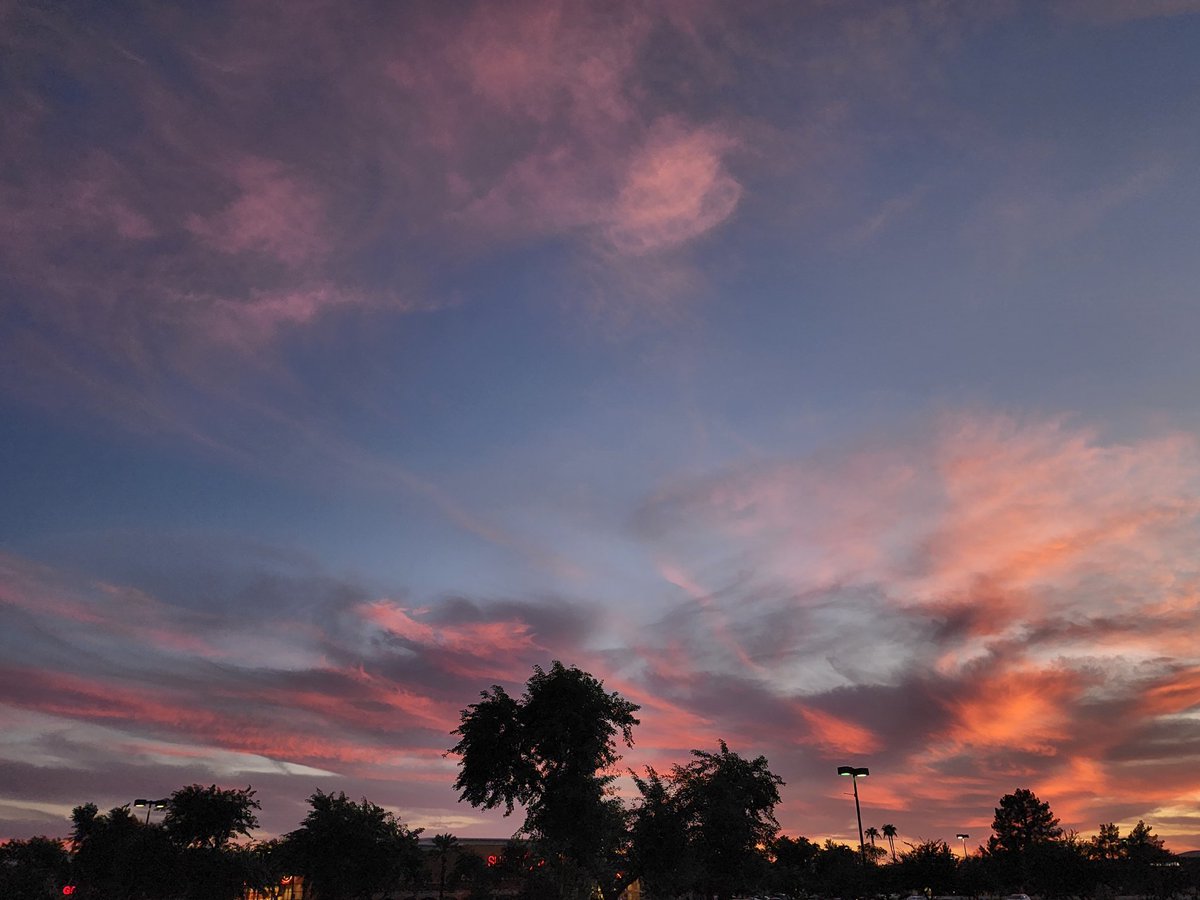 carclimate's tweet photo. Beautiful Sunset Tonight #landscapephotography #Arizona #skyphotography #azcheck https://t.co/ZDmF5fxBK0