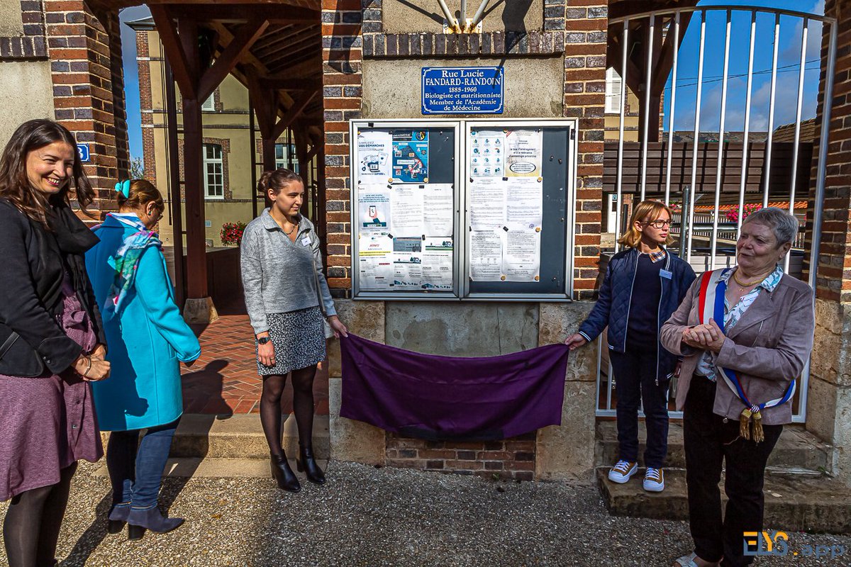 elys_app's tweet image. 📷📷 Si vous avez entendu parler de Marie Curie, vous devriez connaître Lucie Randoin. 📷📷 #ScientifiquesInspirantes #LucieRandoin #MarieCurie #dietetique #equilibrealimentaire #vitamines📷📷

Découvrez son destin incroyable sur ce lien :

elys.app/lucie-randoin-…