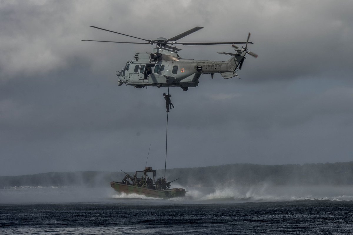 #JeudiPhotos 

⛰️🌪️ 🌊 Qu'ils soient sur terre, dans les airs ou en mer, nos soldats #ops du 1er RPIMA (seule unité #troupesdemarine des forces spéciales) sont toujours au rendez-vous!⚓️

#soldatsops #1errpima #armeedeterre