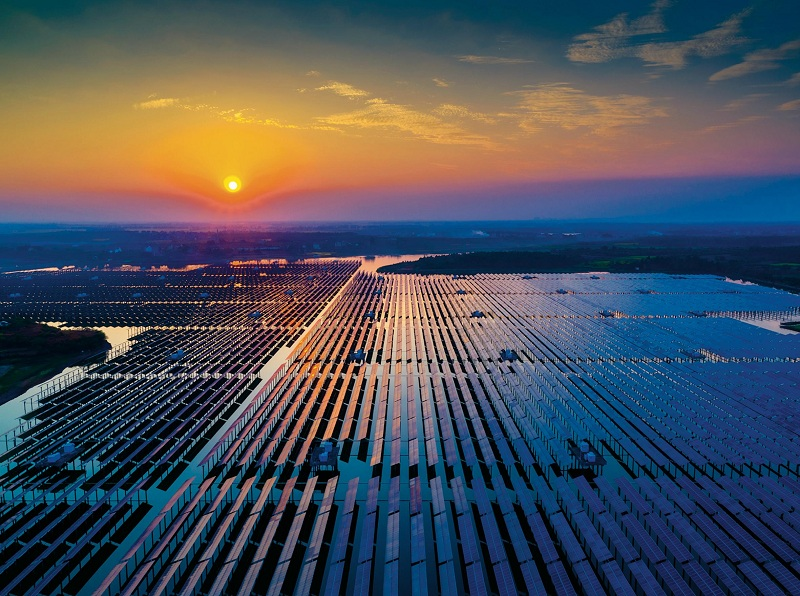 SGCCofficial's tweet photo. On September 26, the book "New Power System and New Energy System" was launched in Beijing. #StateGrid executive chairman Xin Baoan said that promoting a #newpowersystem and #newenergysystem requires the electrification of energy consumption. https://t.co/hzoyRR17ye