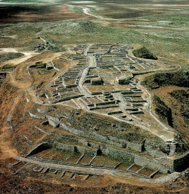 Xamuel28's tweet photo. Buenos días #Azaila. Comarca: Bajo-Martin. Habitantes: 105 https://t.co/4A6UlxHymw https://t.co/unWhOVTpe4