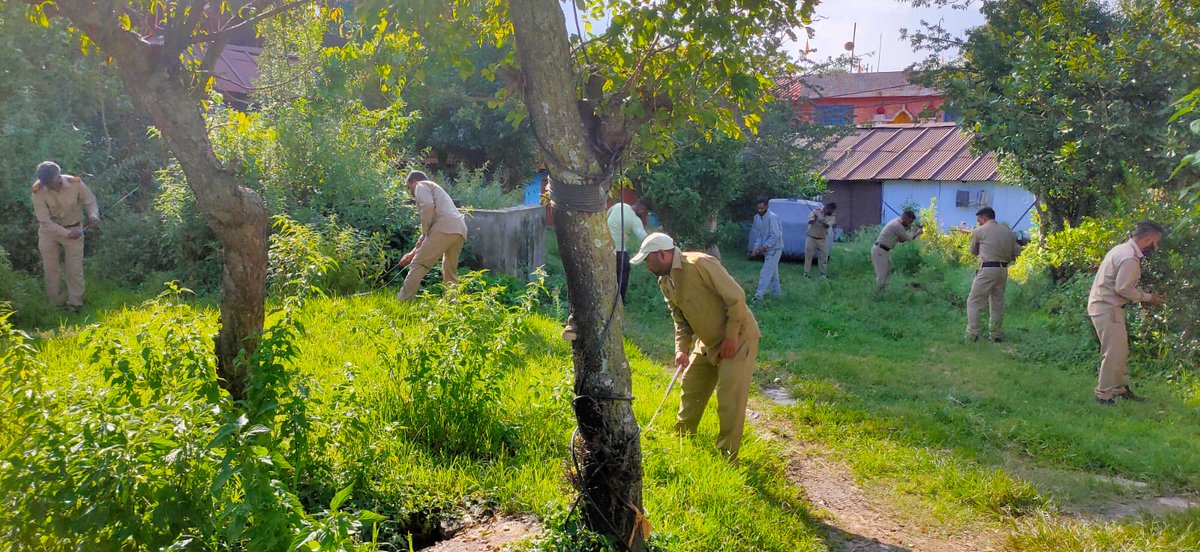 almoracantt's tweet photo. 28.09.2023 Swachhata Hi Sewa-Cleanliness drive Vegetation removal Before and After picture.
#shs2023 #garbagefreeindia #specialcampaign3 @pddecc @nainitalcantonment @varunkr_mauryan #dtecc #pddecc https://t.co/IuloF7R4Qt