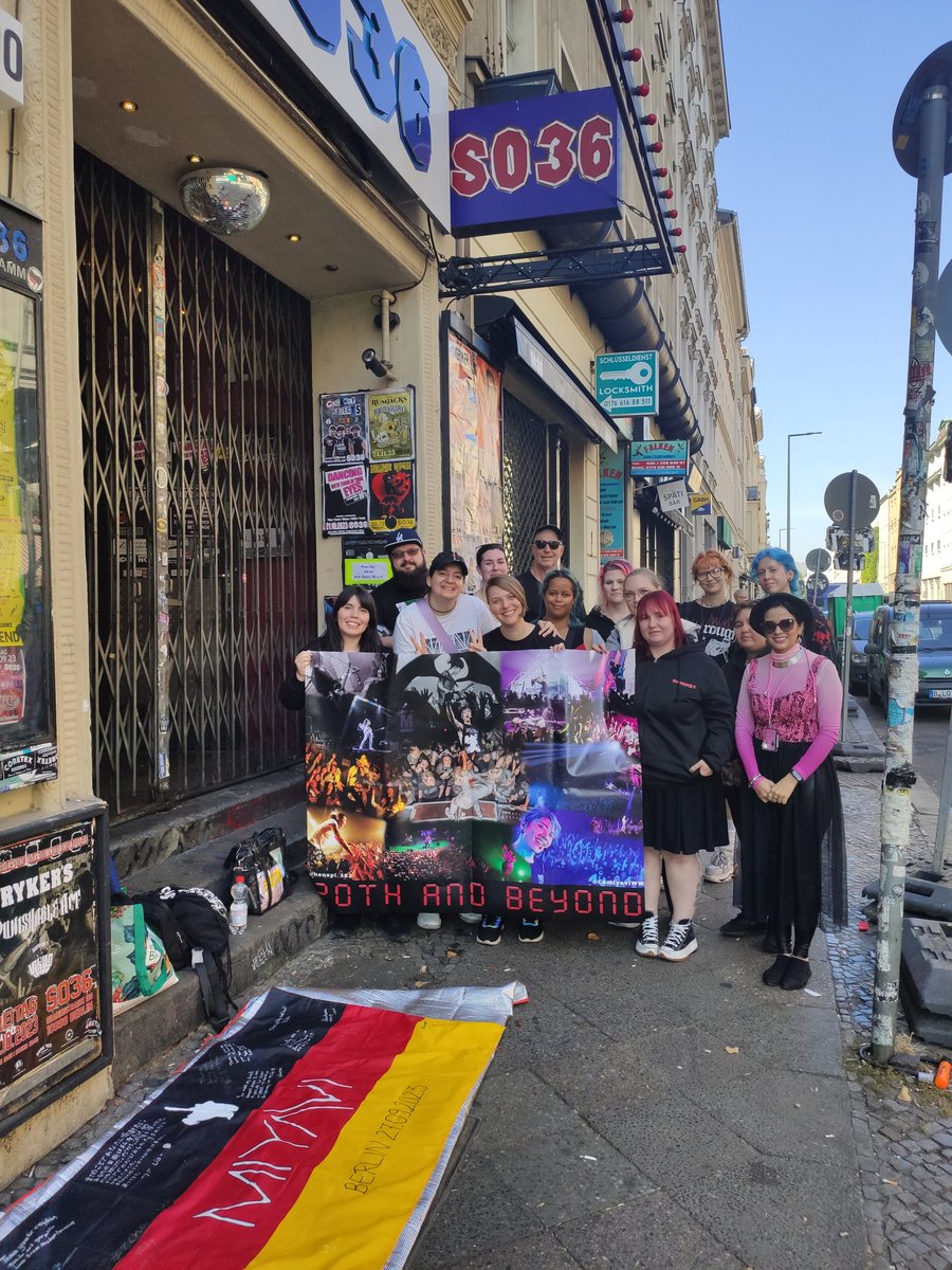CoMiyaviWW's tweet photo. Find our special banners &amp; take pics in Paris🇫🇷 &amp; Milan🇮🇹 too ! 

+ Join digitally too our TOUR DIARY project 🥹💯 

#MIYAVIEU2023 
#MIYAVI https://t.co/VFwcj1rU5u