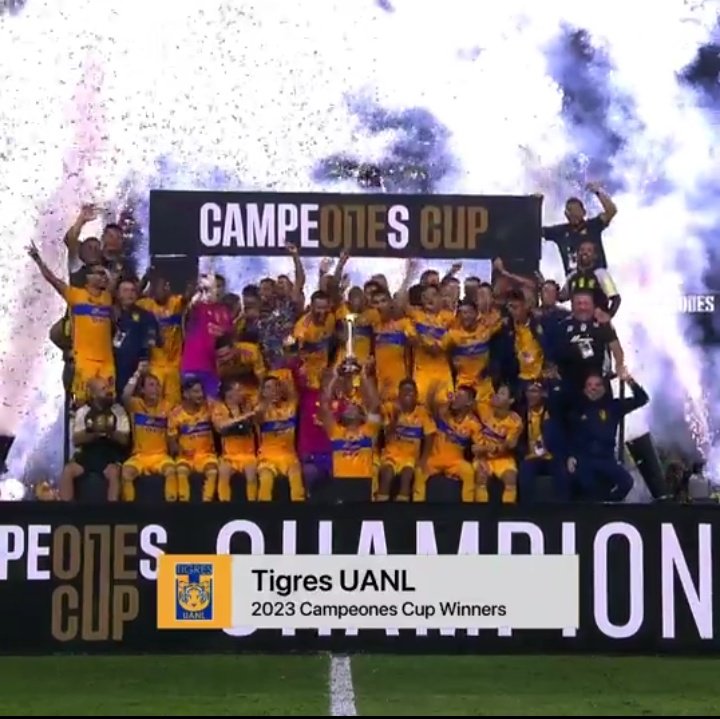 BullyingFutbol's tweet photo. Cualquier equipo quisiera levantar los títulos que Tigres ha ganado.

Y como aficionado si no reconoces y respetas a un equipo exitoso entonces eres un p3ndej0. https://t.co/oYpNuBgS1H