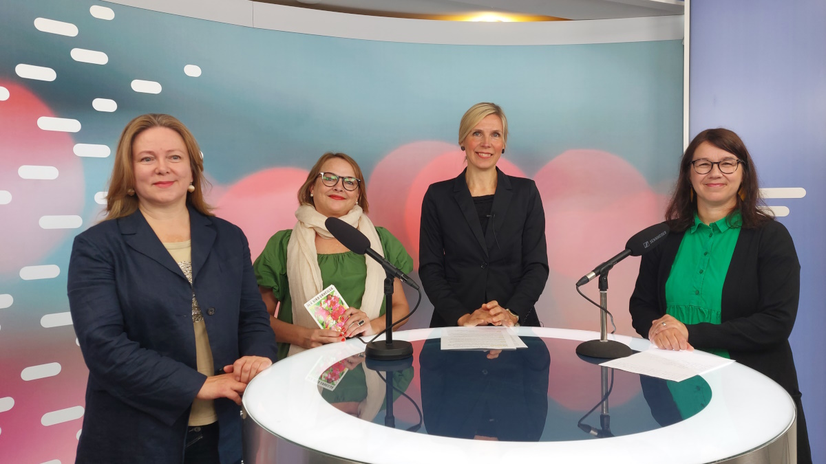 Nyt on hyvä hetki kääntää vastaanotin #Tilastolive'n taajuudelle: suora lähetys alkaa kohta eli klo 9! Aiheena on verkkoväkivalta ja yhteisöissä tapahtuva väkivalta. Studiossamme <a href="/marjutpiet/">Marjut Pietiläinen</a>, <a href="/latvala_johanna/">Johanna Latvala</a> <a href="/ihmisoikeus/">Ihmisoikeusliitto</a>'liitosta ja <a href="/MKoukkula/">Mimmi Koukkula</a> THL:stä.
🔗stat.fi/ajk/tilastolive