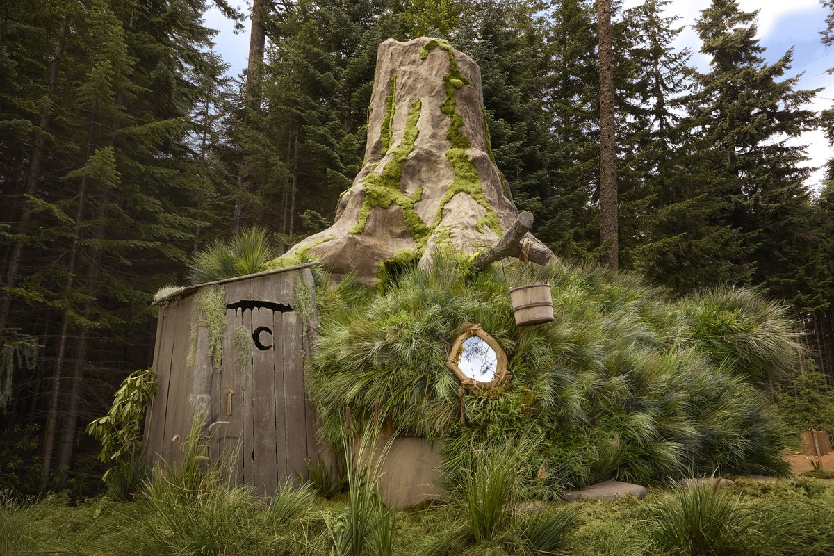 thrivepr's tweet image. This Halloween, Donkey is hosting Shrek’s Swamp for all fairytale creatures near and far, far away, only on @Airbnb. 

Situated among the rolling hills of Scotland, guests can stay up late, swap stories, and eat like an ogre – because in the morning, Donkey’s making waffles!