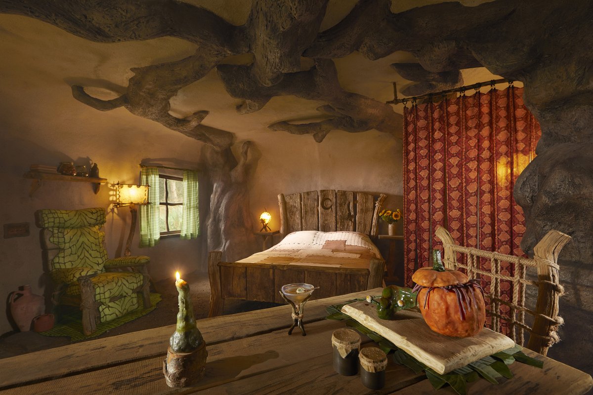thrivepr's tweet image. This Halloween, Donkey is hosting Shrek’s Swamp for all fairytale creatures near and far, far away, only on @Airbnb. 

Situated among the rolling hills of Scotland, guests can stay up late, swap stories, and eat like an ogre – because in the morning, Donkey’s making waffles!