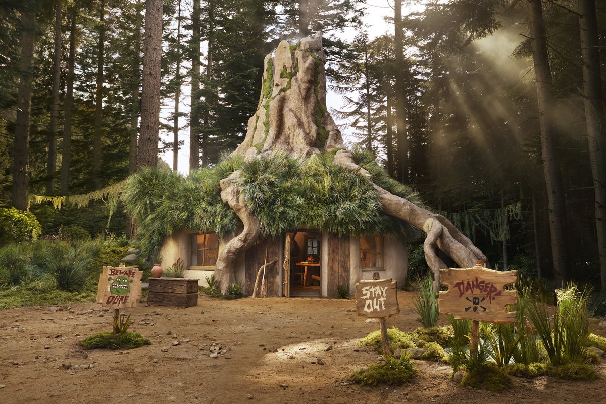 thrivepr's tweet image. This Halloween, Donkey is hosting Shrek’s Swamp for all fairytale creatures near and far, far away, only on @Airbnb. 

Situated among the rolling hills of Scotland, guests can stay up late, swap stories, and eat like an ogre – because in the morning, Donkey’s making waffles!