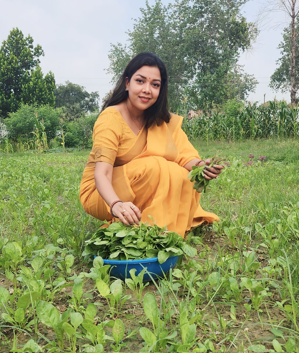 एक पल की पलक पर है ठहरी हुई ये दुनिया एक पल के झपकने तक हर खेल सुहाना है।

आज अपने गांव शुंभी, आजमगढ़ में