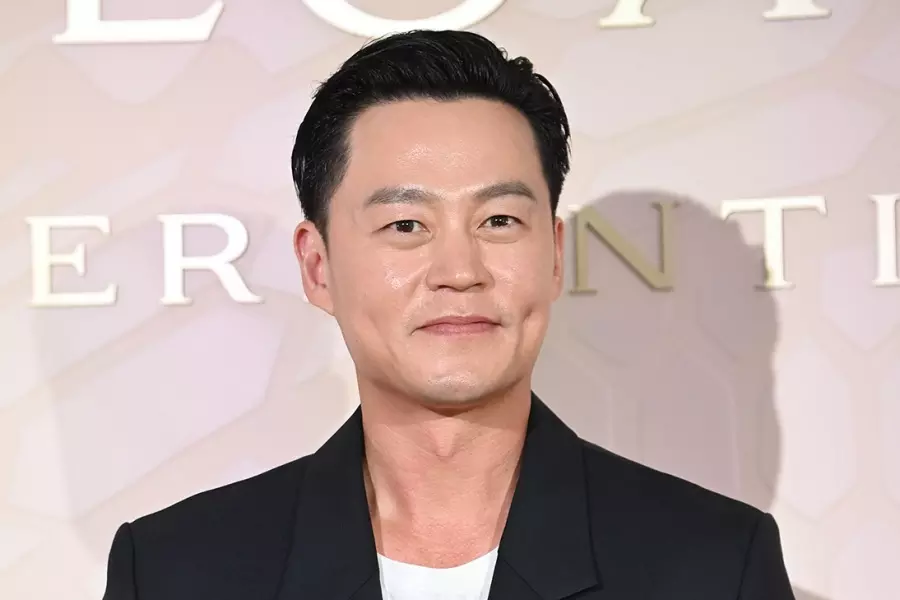 KDramaHandle's tweet photo. #LeeSeoJin departs from #HookEntertainment after a 13-year partnership.
The agency expresses gratitude and ongoing support for the actor. The contract expires at the end of September. https://t.co/Q3TICZetJQ