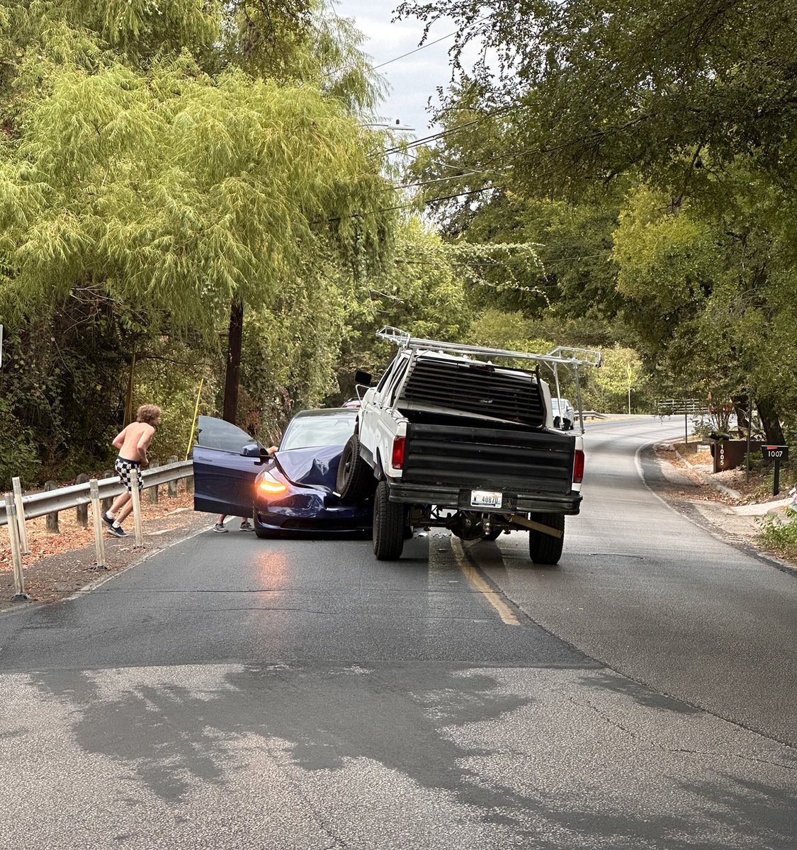 BriHollisNEWS's tweet photo. Police say it took 3 hours to get to this crash. When they got there - everyone had left, so officers couldn’t write a report. 

“This unfortunate series of events and the staffing crisis at APD led to a delay in our ability to respond promptly to other urgent situations.” https://t.co/vpuw8IRPKu
