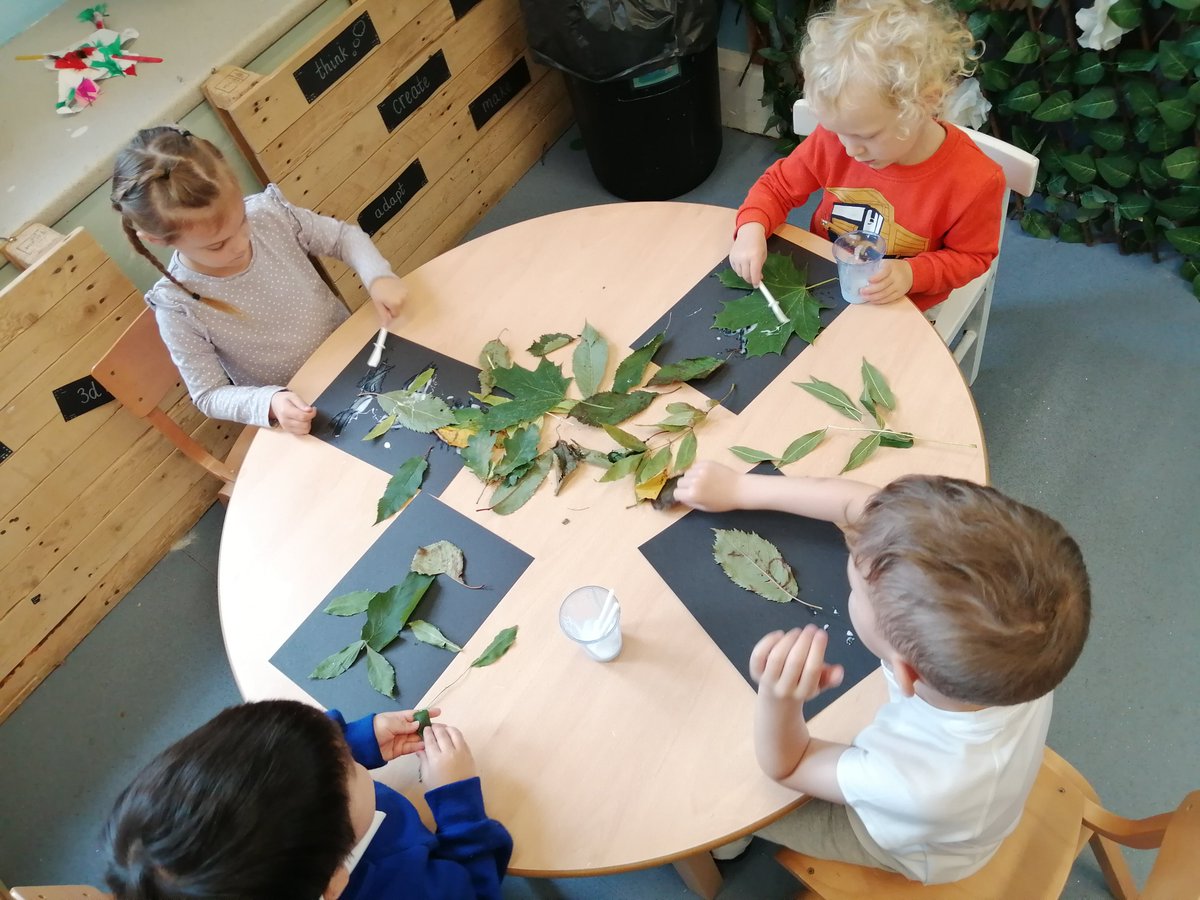 FlushdykeClass1's tweet image. We have had a lovely morning exploring our woodland! We looked at different leaves and then collected leaves to create leaf people! #EYFSOutdoorlearning #EYFS #Outdoorlearning