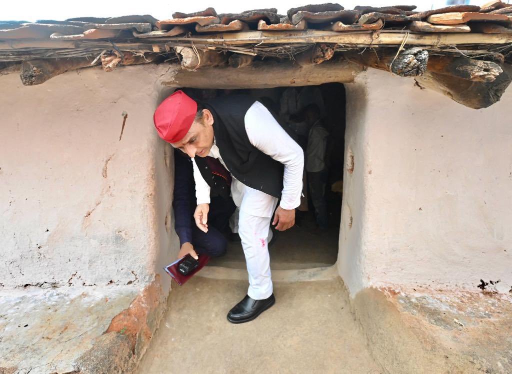 yadavakhilesh tweet picture