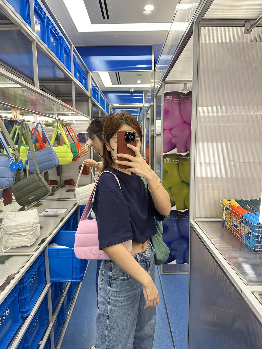 sg_preoder's tweet image. Beyond the vines poofy bag 🌈
เหลือ 5 สีนะคะ สั่งได้เลยจ้า ลิ้งค์ช๊อปปี้หน้าโปร์ไฟล์
รอบบินกลับไทย 13ตุลา 🇹🇭จัดส่งในไทย 13 ตุลาค่ะ
รอบนี้ของหมดไม่มีรีสต๊อกแล้วนะคะ 🥰

#beyondthevines