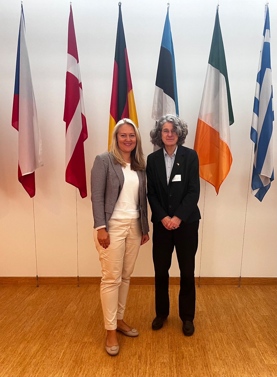 bmiltovica's tweet photo. Thank you @CEERenergy for visiting @EU_EESC @EESC_TEN section this morning- CEER President Dr.Annegret Groebel, Charles Esser @MSchusterova Discussed the future cooperation in ๐ง๐ชBelgian Presidency, #hydrogen #customerconference #energypoverty https://t.co/2XVSYuEonR