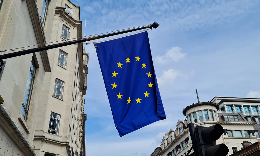 Fullyrða má svo gott sem að Ísland hefði ekki orðið aðili að EES-samningnum fyrir bráðum 30 árum síðan ef litið hefði verið svo á að innleiða þyrfti bókun 35 við samninginn með þeim hætti sem nú stendur til af hálfu stjórnvalda. fullveldi.is/?p=26204