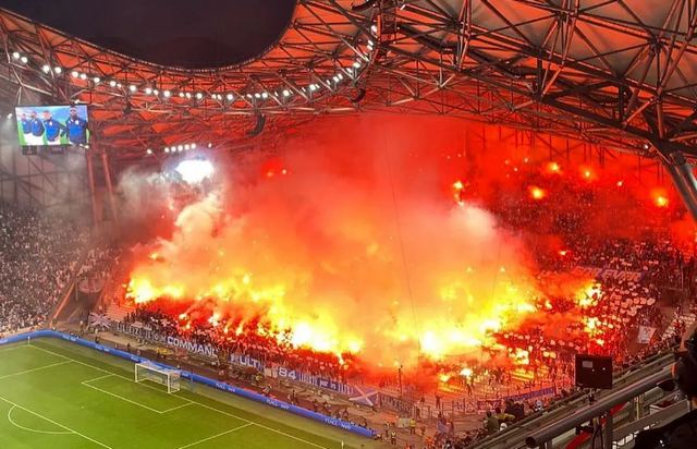 O Inter, Nápoles, Marselha, etc, usam tochas vermelhas porque só pensam no Benfica... 😂

Nunca acabem! 🤡