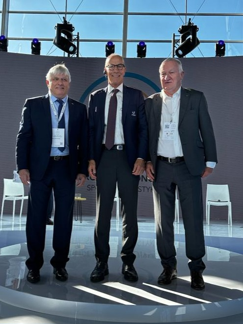 .@FISU Acting President @LeonzEder and @FISU_SG_CEO Eric Saintrond were panelists in the second European Congress of Sport and Tourism 2023 held in Zakopane. FISU Polish Vice-President Marian Dymalski also attended the Conference.

READ: bit.ly/3rrS41p

#Unisport…