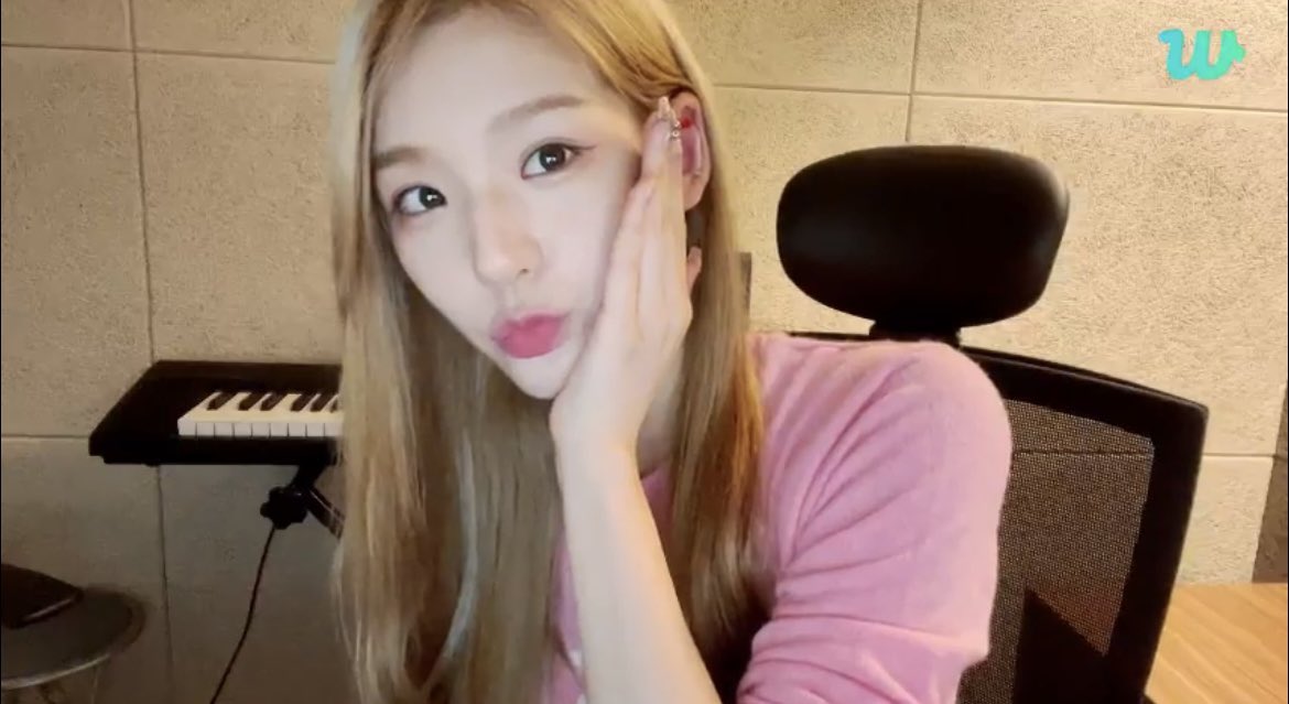 WFKSecretNumber's tweet photo. 📺 - WEVERSE LIVE

수다미즈키가 와따

-231128-

📸CAPTURE TIME📸

#시크릿넘버 #vineent #secretnumber #SECRET_NUMBER @5ecretNumber https://t.co/K2b0IHRKNg