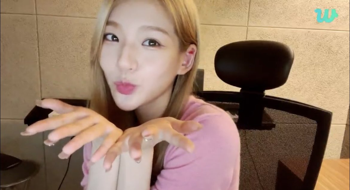 WFKSecretNumber's tweet photo. 📺 - WEVERSE LIVE

수다미즈키가 와따

-231128-

📸CAPTURE TIME📸

#시크릿넘버 #vineent #secretnumber #SECRET_NUMBER @5ecretNumber https://t.co/K2b0IHRKNg