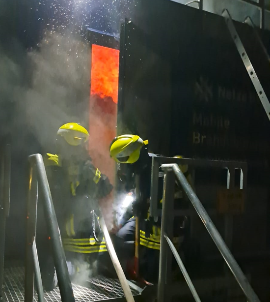ffwlorch's tweet photo. Diese Woche waren wir im Brandcontainer der Netze BW. Dieser steht aktuell bei der Feuerwehr Plüderhausen...
#ffwlorch #lorch #feuerwehr #wirfürlorch #ausbildung #brandcontainer #heißausbildung #feuer #innenangriff #heiß https://t.co/egL50gwhBK