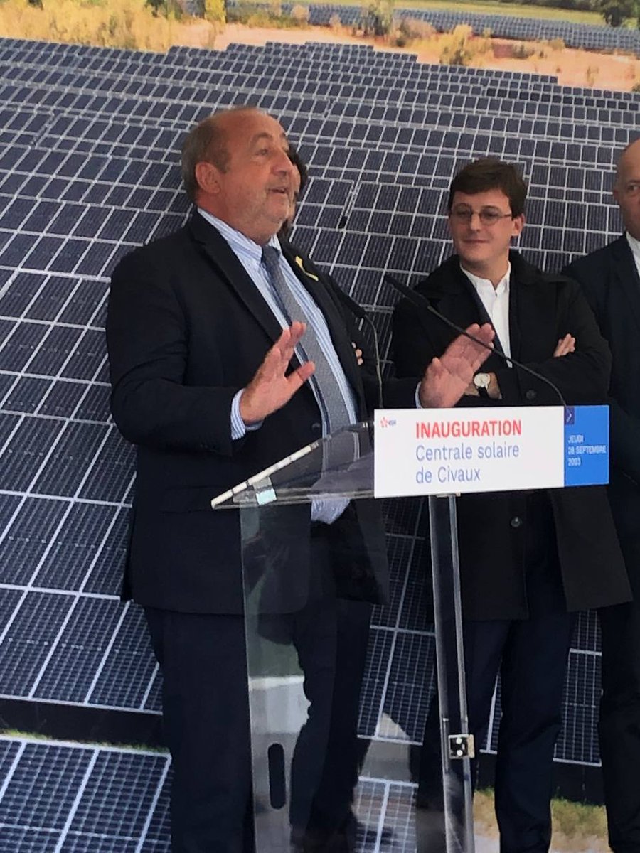 ⚡️ À Civaux, pour l'inauguration d'un parc solaire @EDFofficiel pouvant alimenter plus de 2500 habitants ! 
➡️ Ce type de projet contribue à l'objectif zéro carbone en 2050 que la France s'est fixé ! #energie #renouvelable #zerocarbone