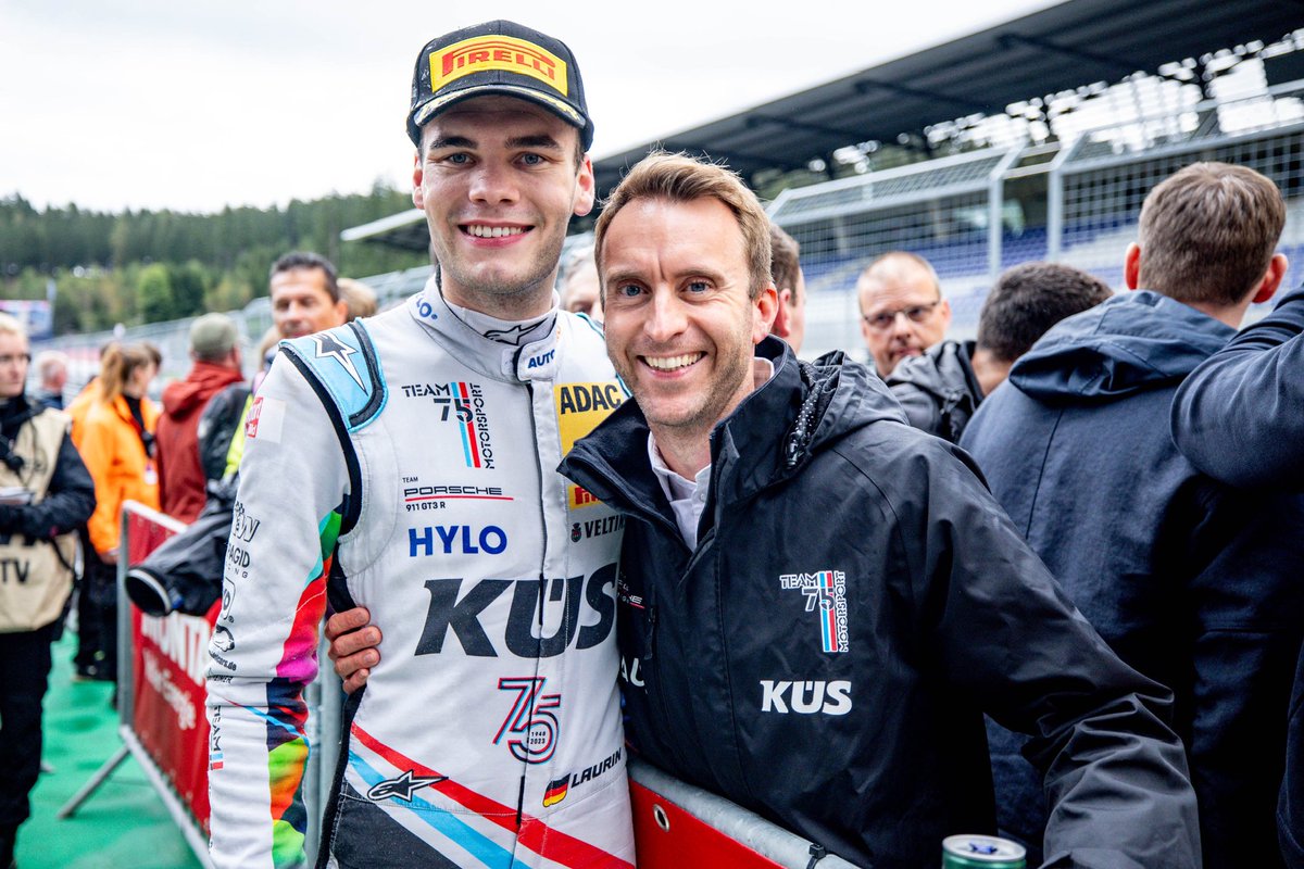 team75bernhard's tweet photo. DTM Red Bull Ring 😁🏁
@laurinheinrich_ & @Timo_Bernhard
#RaceForPassion @DTM
#KÜSTeamBernhard #Team75
#Porsche #DTM2023 #ranDTM
@PorscheRaces @Customer_Racing
@Porsche #TimoBernhard #DTM
#RedBullRing @ADAC #Motorsport https://t.co/CzQcrECuyi