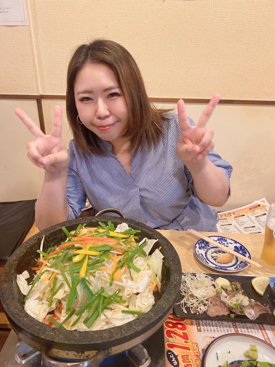 hiroko0529_'s tweet photo. Ayakaと飲んできた！
照れちゃってちゃんといえなかったけど…
責任者なりたての頃、試行錯誤しまくりすぎてみんな大変だったと思うしそれでもついてきてくれて、私が頑張ってるからって支えてくれて、それに対して私何もしてないですって軽く言ってくれて…本当にありがとう！
実家泊まりに行くね(笑) https://t.co/neVt08a15L