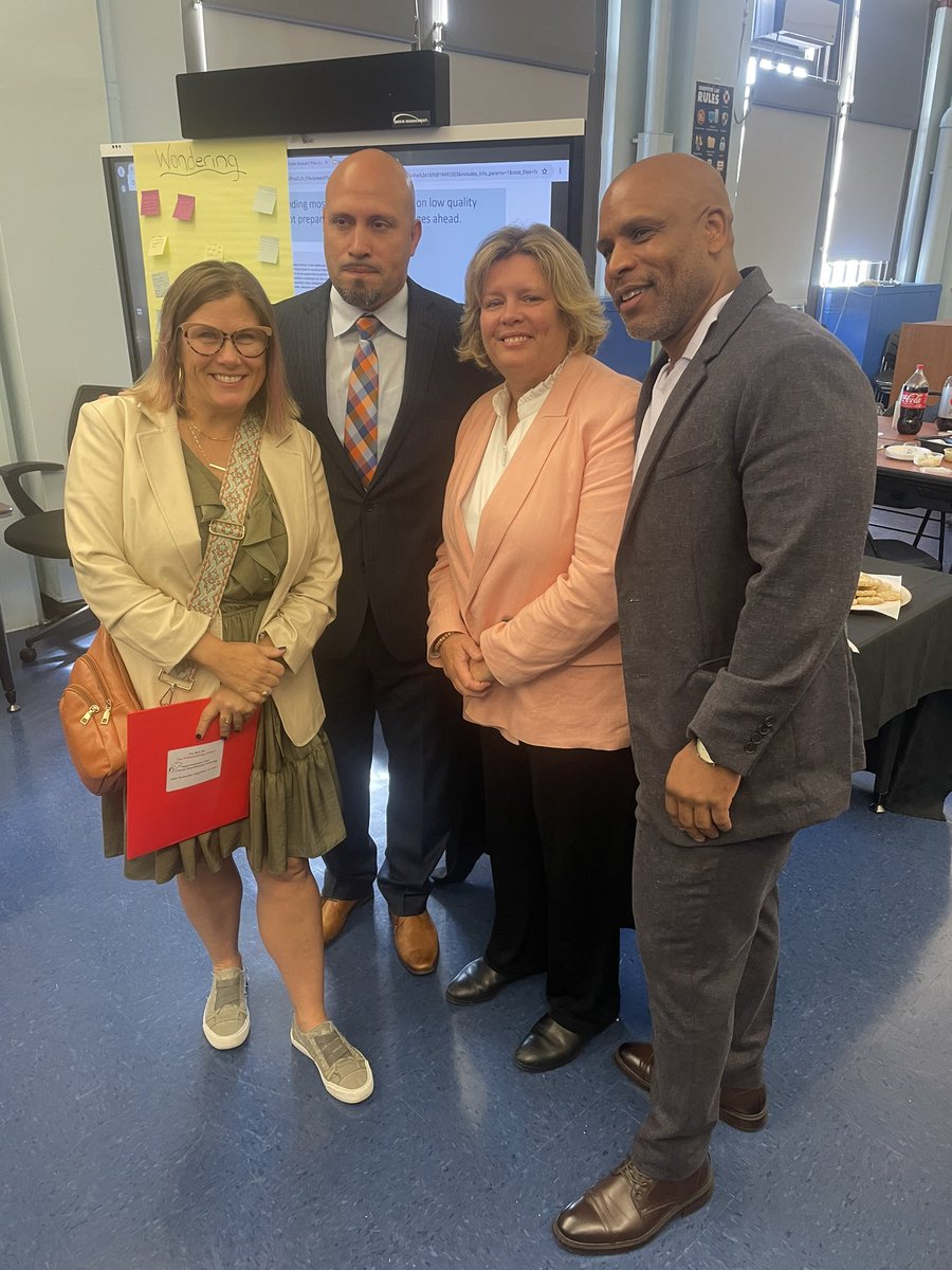 NYC Reads Collaboration!! Thanks Superintendent Vaughan for hosting us. Amazing work!! @D8Connect @NYCSchools @DOEChancellor @ChrisVaughan