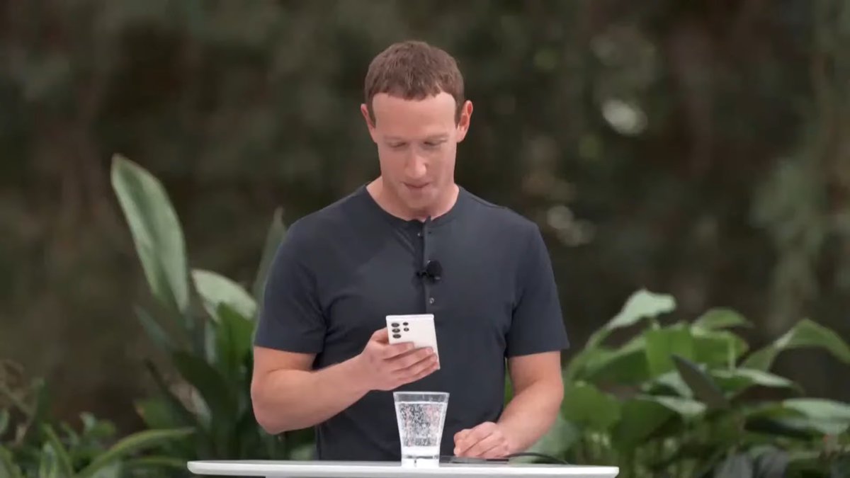 sondesix's tweet photo. Mark Zuckerberg is a Samsung fan, confirmed? 👀 https://t.co/eH4khQVZnD