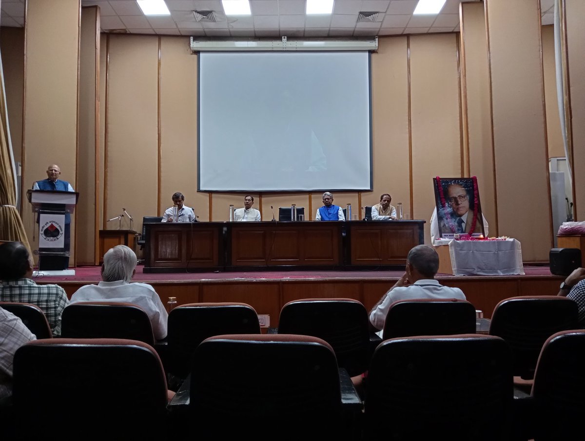 RenuPan276's tweet photo. It is a sad day for Indian agriculture, we lost the father of India's Green Revolution. Paying him tribute at PUSA institute (IARI), the seat of GR and his place of work... https://t.co/3neFeh9HyO