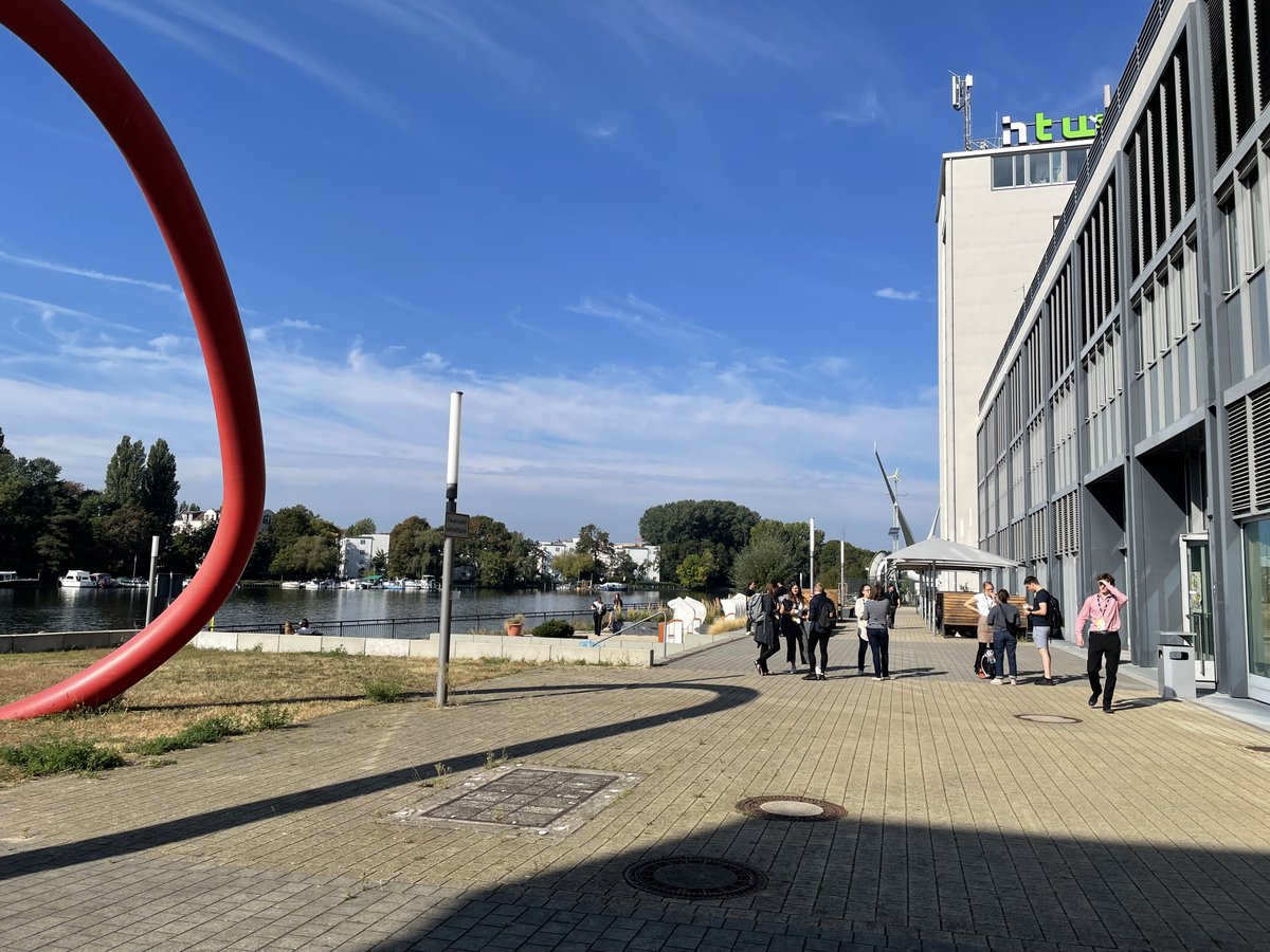 kompetenzz auf der #INFORMATIK23 - Wir sind dabei und genießen die tolle Atmosphäre!

#Informatik #Digitalisierung #FrauWirktDigital #Berlin