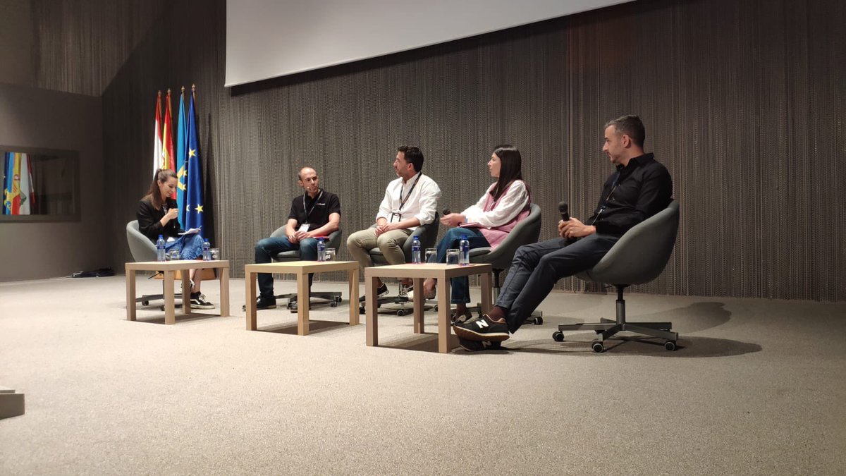 Ecommerce_es's tweet image. 📢 Mesa Redonda “Estrategias y claves del #Marketing para aumentar las #ventasonline&quot;

💡 Con Georgina Ortiz de @ecommerce_es; David Ordás de #VISUALIT; Luis del Rosal de @GAM_Soluciones; Verónica Solange de #NamoaMarketing; y Víctor Rojas de #LEDSC4.

#EcommerceTourGijón