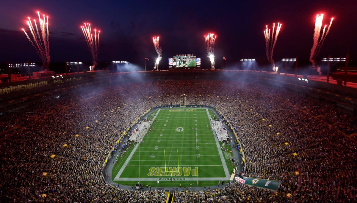 mason5ross's tweet photo. @Dame_Lillard might as well start your MKE career off with a quick trip tonight up north to 1265 Lombardi Ave, Green Bay, WI. Lambeau Field hits different at night https://t.co/s3k7621RkM