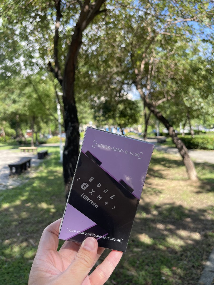 🥮Ledger Nano S Plus冷錢包抽獎🥮

在<a href="/CryptoHumans/">Crypto Humans Club</a> 活動抽中的，但我在Web3什麼都沒有，沒錢，沒朋友，就是冷錢包特別多，分享給被演算到這篇的各位。

🔹 Follow <a href="/ChihtingMa/">Ma</a> 和 <a href="/CryptoHumans/">Crypto Humans Club</a> 
🔹 ❤️ + RT🔁
🔹 回覆你的friend.tech連結讓我watch