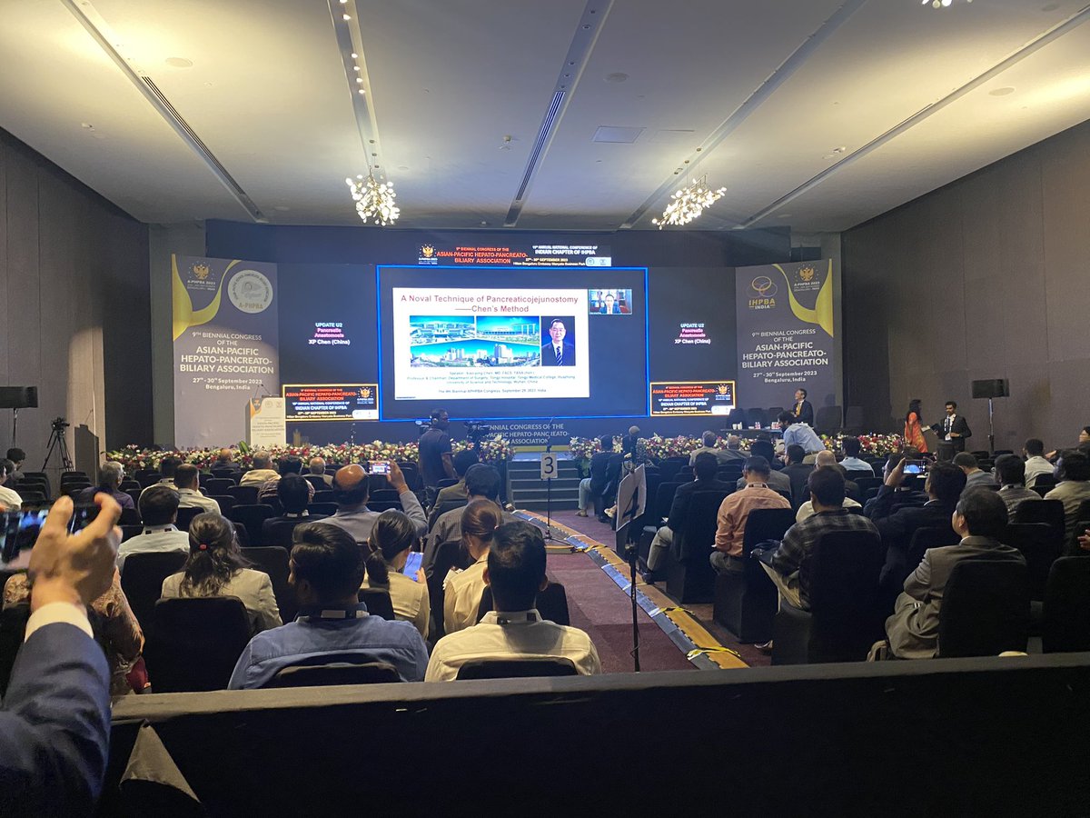 APHPBA2023's tweet image. #AwesomeAPHPBA2023

#ProfXPChen giving the Video Update Lecture on Pancreatic Anastomosis.

Halls Packed Hall to brim with People Standing to hear the Update Lecture.

#Legend #ScienceSansBoundary 

@IHPBA @EAHPBA @ANZHPBAinc @JSHBPS
