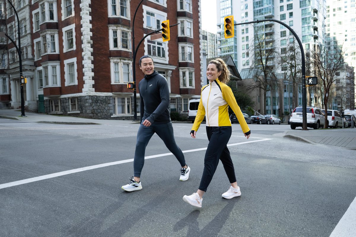 hibbettofficial's tweet image. 👻🌬️Welcome to MAX. The Brooks Ghost Max: where cushion, comfort, and style is amplified.💨🍃 

👟The new Brooks Ghost Max will be available Today at 10am ET!🚀 

Link: bit.ly/3rmkdad 

#brooks #running #ghostmax #launch