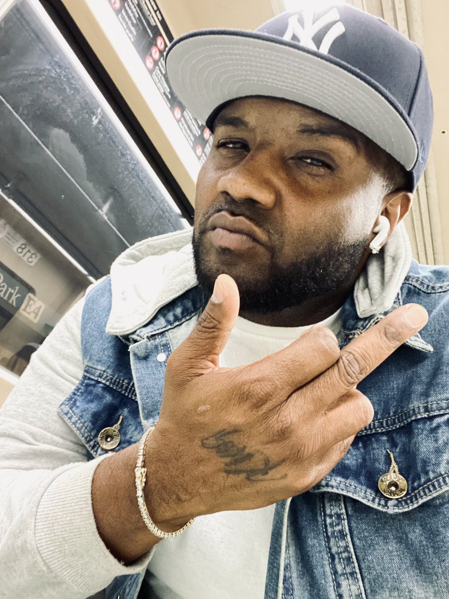 ChinxColeone's tweet photo. Was down 2 days, Flu tried shacklin me but not happening. Pops’ son/Uncle Diablo’s nephew woke up &amp; got moving #NoFairyTale #ApeShit https://t.co/TKY7zV1Gu4