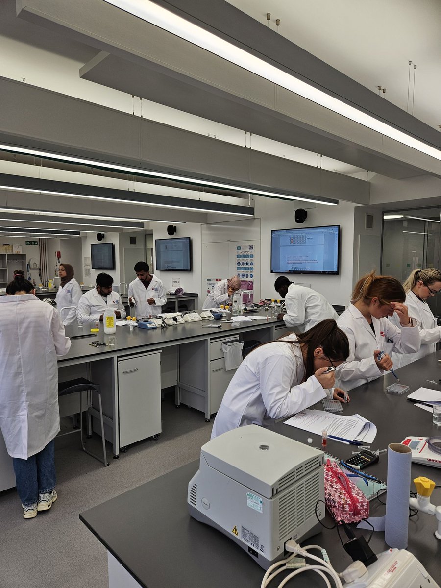 SununiBio's tweet photo. New year 1 students learning basic laboratory skills for Biomedical Sciences at University of Sunderland ! #newscientists #uosbiosci https://t.co/qB3QbewPyV