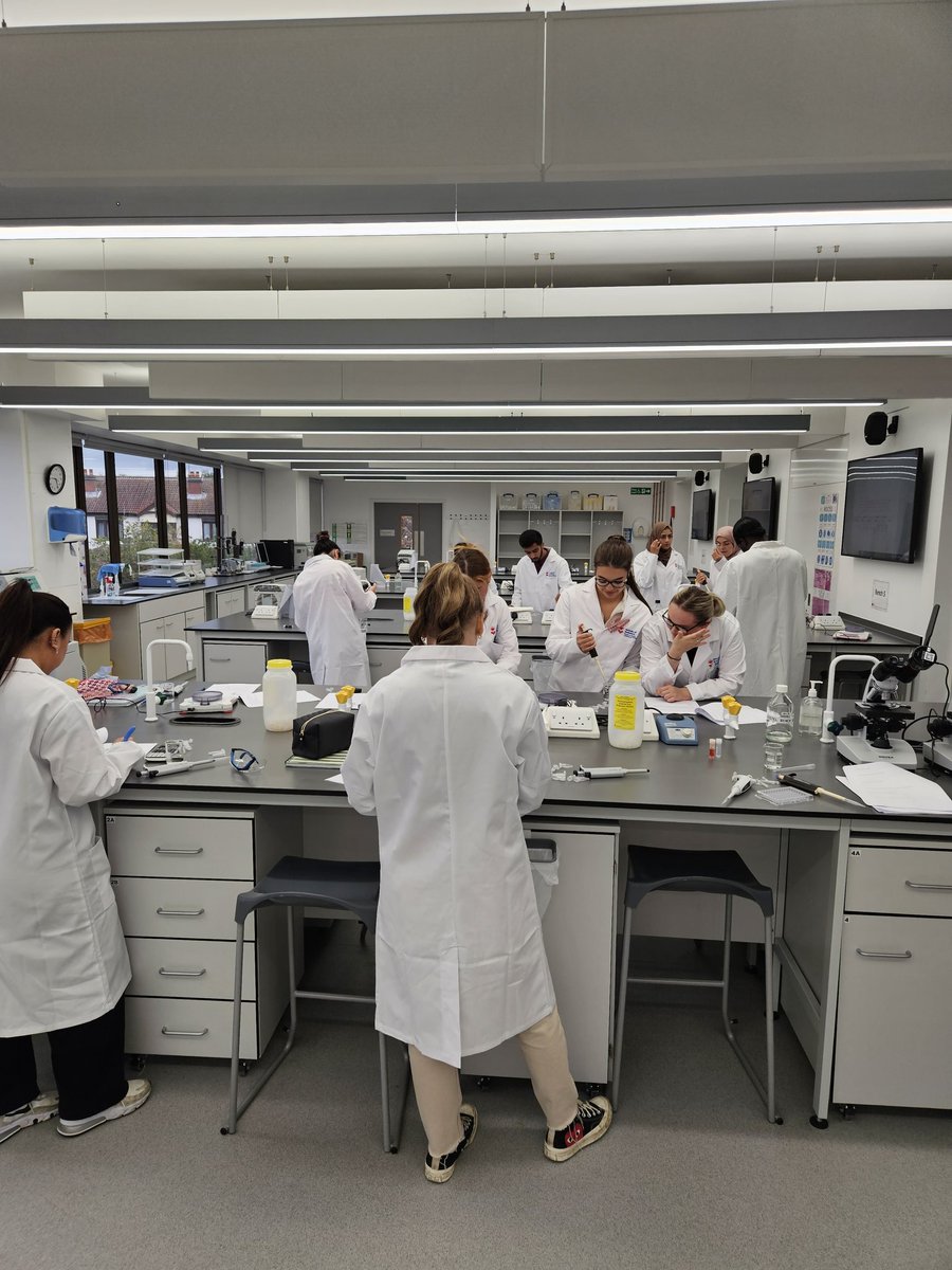 SununiBio's tweet photo. New year 1 students learning basic laboratory skills for Biomedical Sciences at University of Sunderland ! #newscientists #uosbiosci https://t.co/qB3QbewPyV