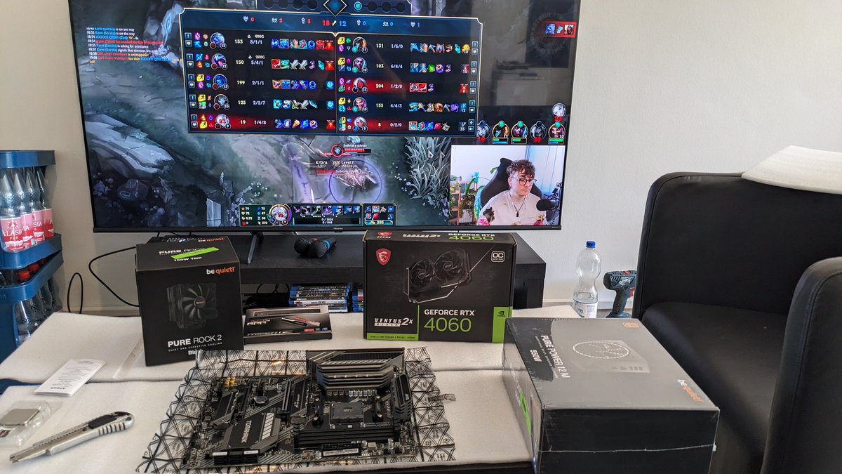 GamingAcademyDE's tweet image. PC basteln mit @NVIDIAGeForceDE, @AMD_Deutschland, @msigaming_de und @bequietofficial und so nem random Support auf 75&quot; beim Inten zuschauen... das Leben ist schön! #gaming #pcmaster #betterthanwho