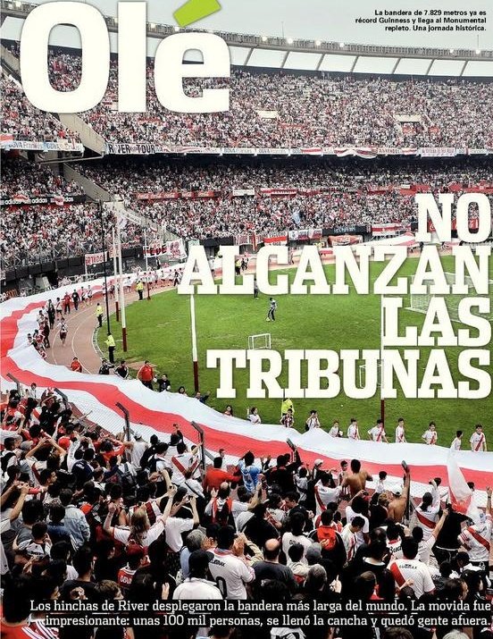 Ludmimontes14's tweet photo. Feliz dia a los que festejaron en las buenas, pero que en las malas hicieron la bandera más larga del mundo❤

#DiaDelHinchaDeRiver https://t.co/TZhvoBTfhx