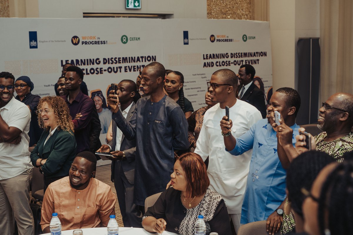 oxfaminnigeria's tweet photo. #Ongoing:
To begin day 2, Kayode Ogunleye gives a cartoon presentation of yesterday's activities.

#Youth #Nigeria #partnership #entrepreneur #startups https://t.co/jfaC8WXp3l