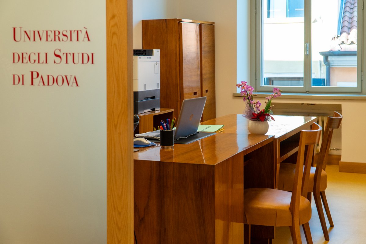 🏛 Inaugurati i locali restaurati di Palazzo Liviano!

La ristrutturazione ha riportato in vita il design originale di Gio Ponti dei locali del II piano, sede del <a href="/DiSSGeA_UniPD/">DiSSGeA UNIPD</a>.

La sala principale è stata intitolata a Concetto Marchesi.
> unipd.link/restauro-local…