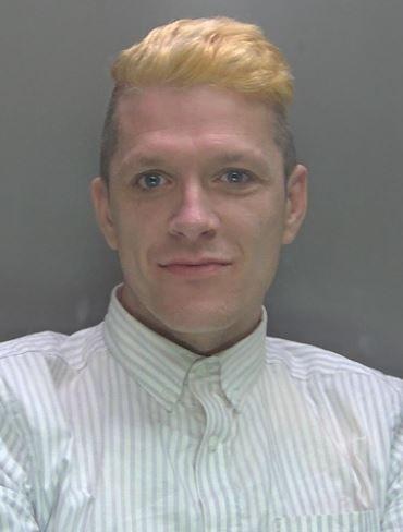 ⚠️ @HertsPolice are appealing for the public’s help to trace a man who is wanted. John Wickens, aged 34, is wanted on a recall to prison. He has links to #StAlbans, #London and #Scotland. 📞 Call 101 with info or 999 for immediate sightings.