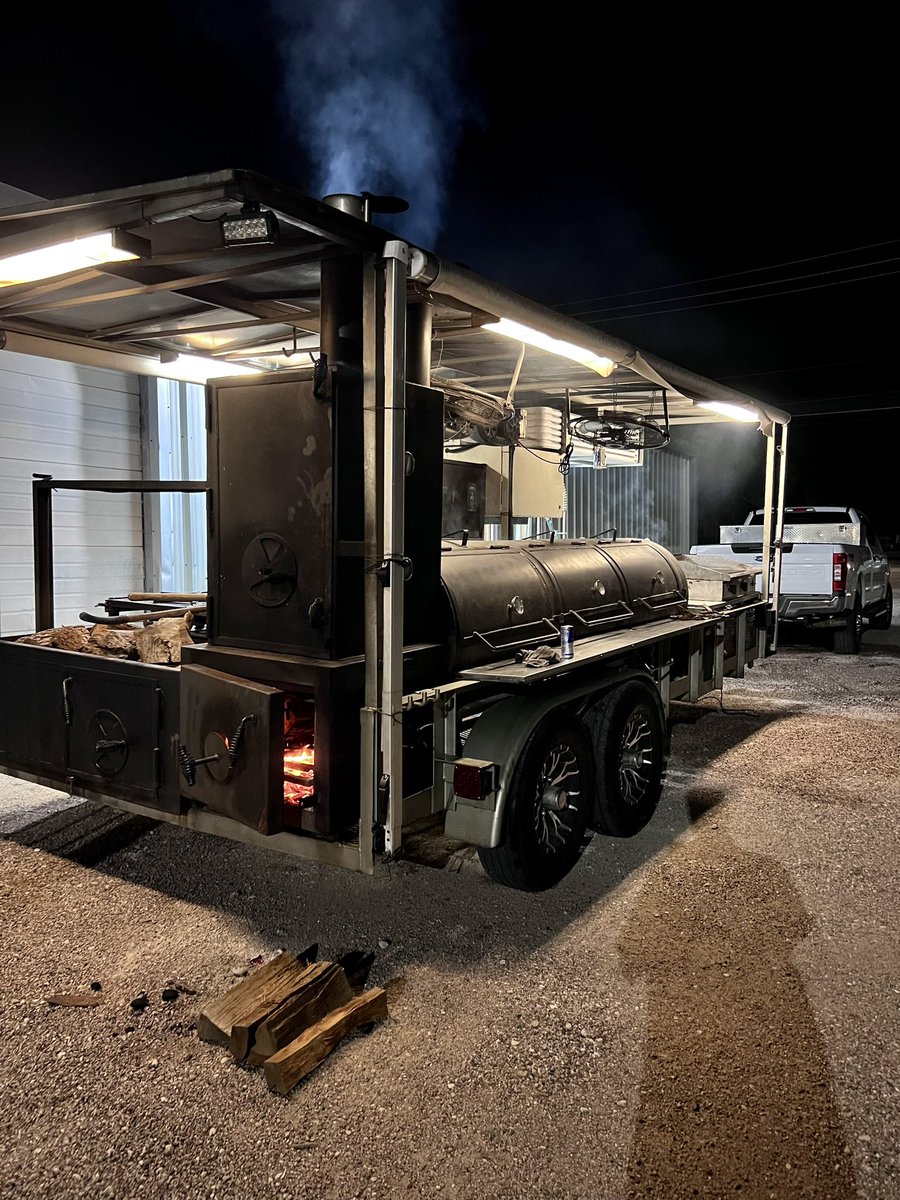 kefrwi's tweet photo. Rolling smoke and ready to start smoking briskets and pork butts to feed the Howard Payne Soccer team tonight at UTD! ⚽️🇨🇱@EmkayWilliamson @hpuwsoc @Hpumsoc https://t.co/0i5SzIcAmv