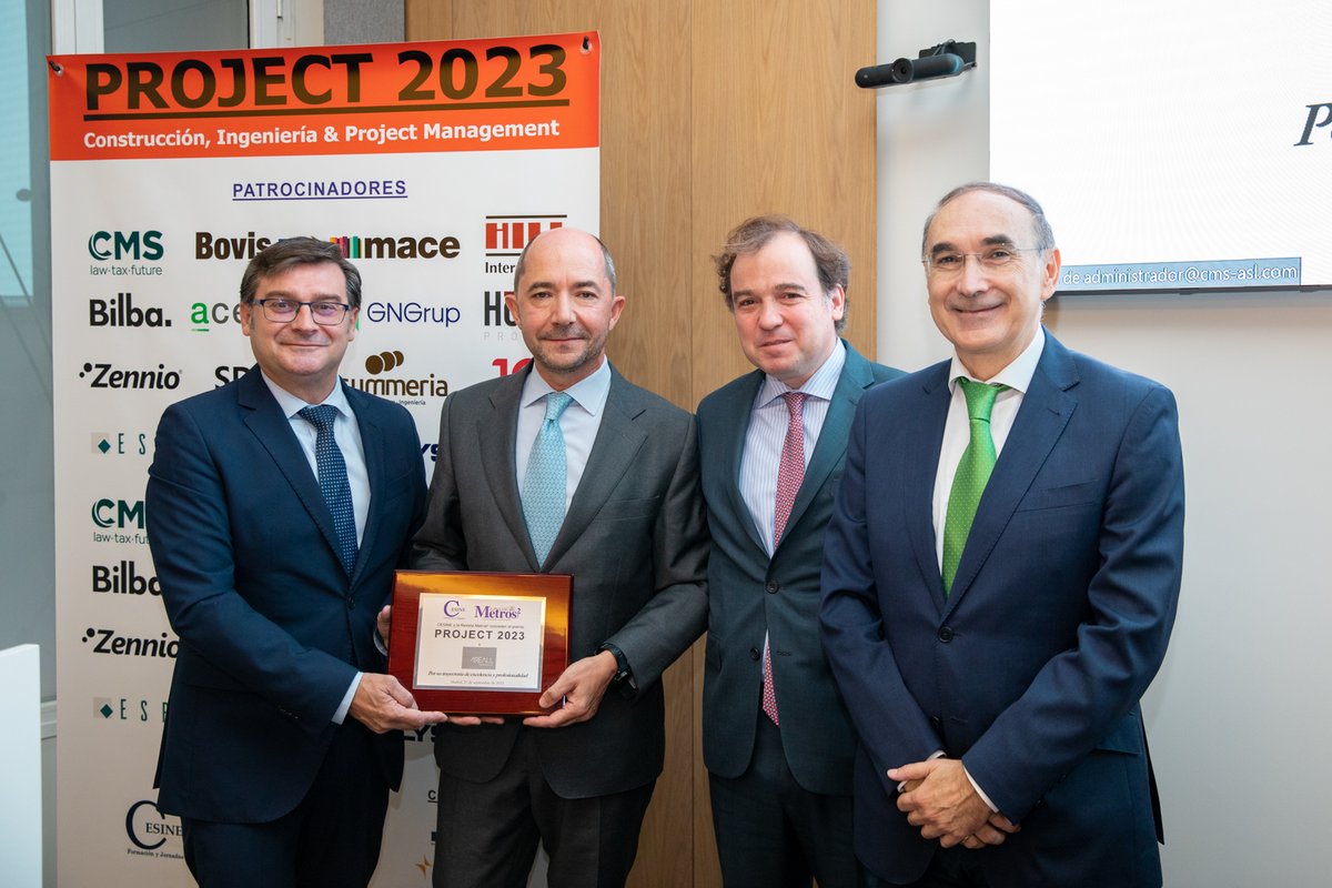 AREALL recibió ayer el premio de la XXIV edición de #PROJECT2023 por su excelencia y profesionalidad en #ProjectManagement de manos <a href="/AlvaroGLopez/">Álvaro González López</a> <a href="/advivienda/">Área Delegada de Vivienda</a>, Álvaro Otero, Socio de Real Estate de <a href="/CMS_Spain/">CMS Albiñana & Suárez de Lezo</a> y nuestro presidente, José María Álvarez. Recogiendo <a href="/ManuelMayoRua/">Manuel Mayo</a>