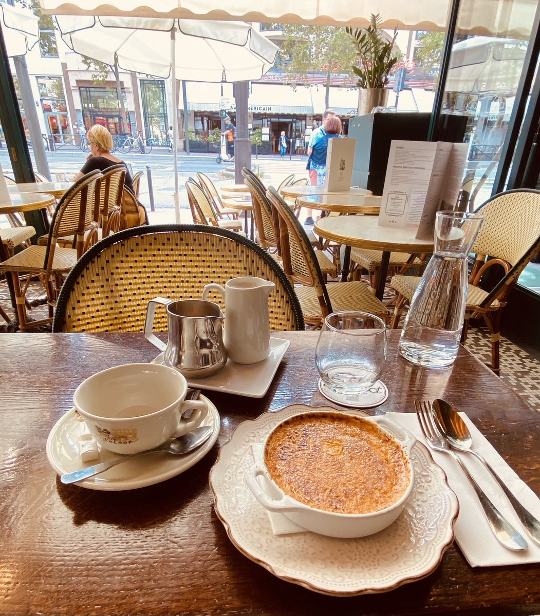 CGueriot's tweet photo. #Paris #LeSelect #Montparnasse https://t.co/RSHXJE6leJ