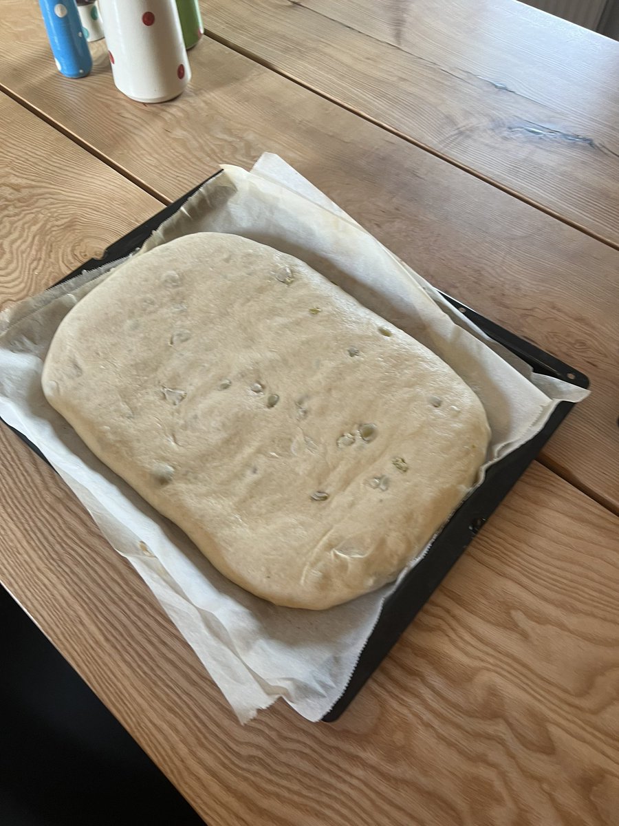 BagerApel's tweet photo. Hjemmelavet foccaciebrød 🥯
I siger bare til hvis i vil have opskriften 😏
#bager #ferie #hjemmebag https://t.co/6FoXGPYedS