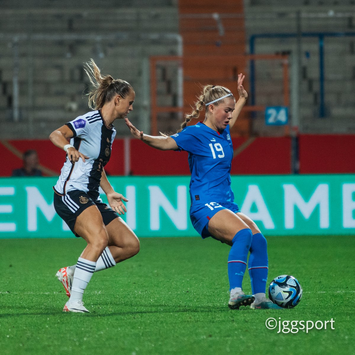 🇮🇸Debut for Sædís Rún Heiðarsdóttir!

📸 Pictures from JGG Sport - Jónína Guðbjörg Guðbjartsdóttir

#dottir #UWNL